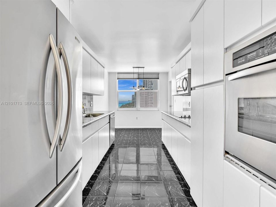 For Sale: $650,000 (2 beds, 2 baths, 1360 Square Feet)