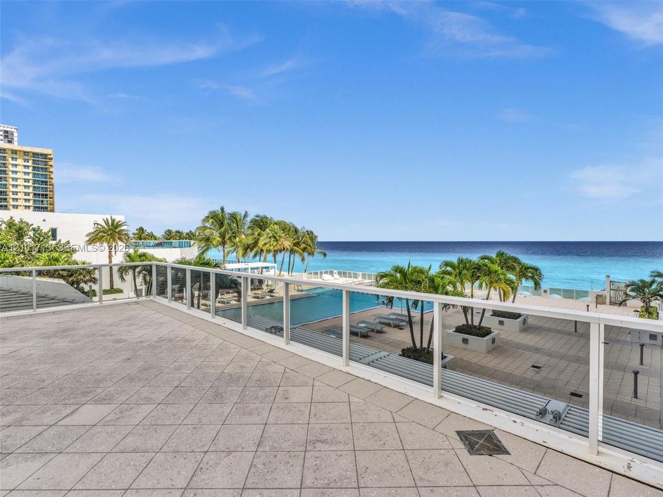 For Sale: $650,000 (2 beds, 2 baths, 1360 Square Feet)