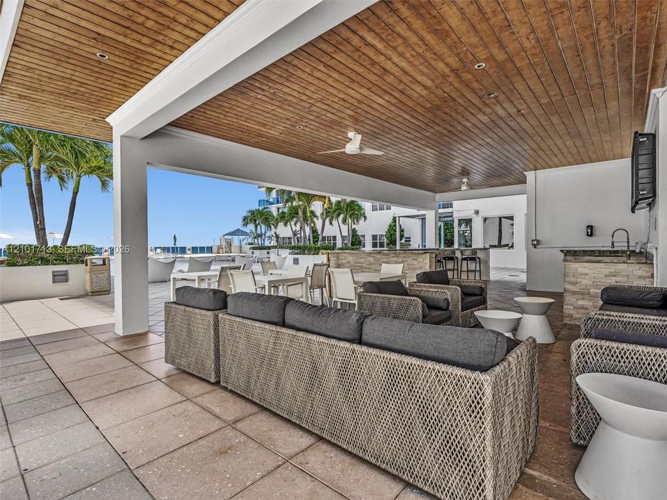 For Sale: $650,000 (2 beds, 2 baths, 1360 Square Feet)