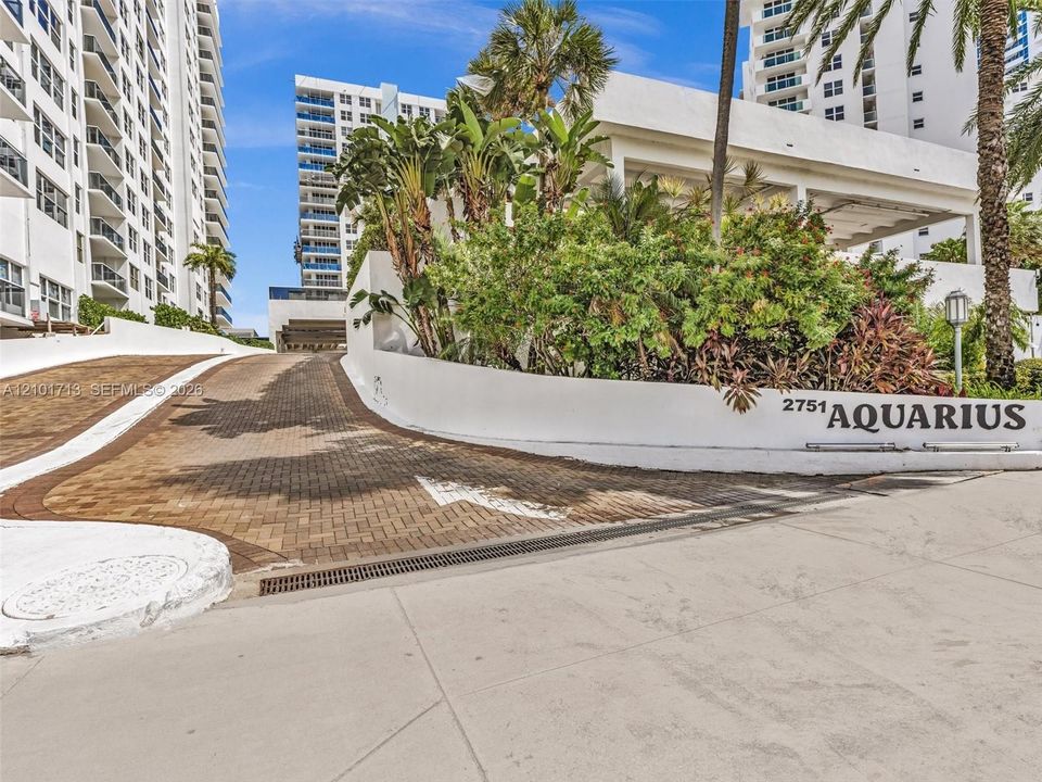 For Sale: $650,000 (2 beds, 2 baths, 1360 Square Feet)