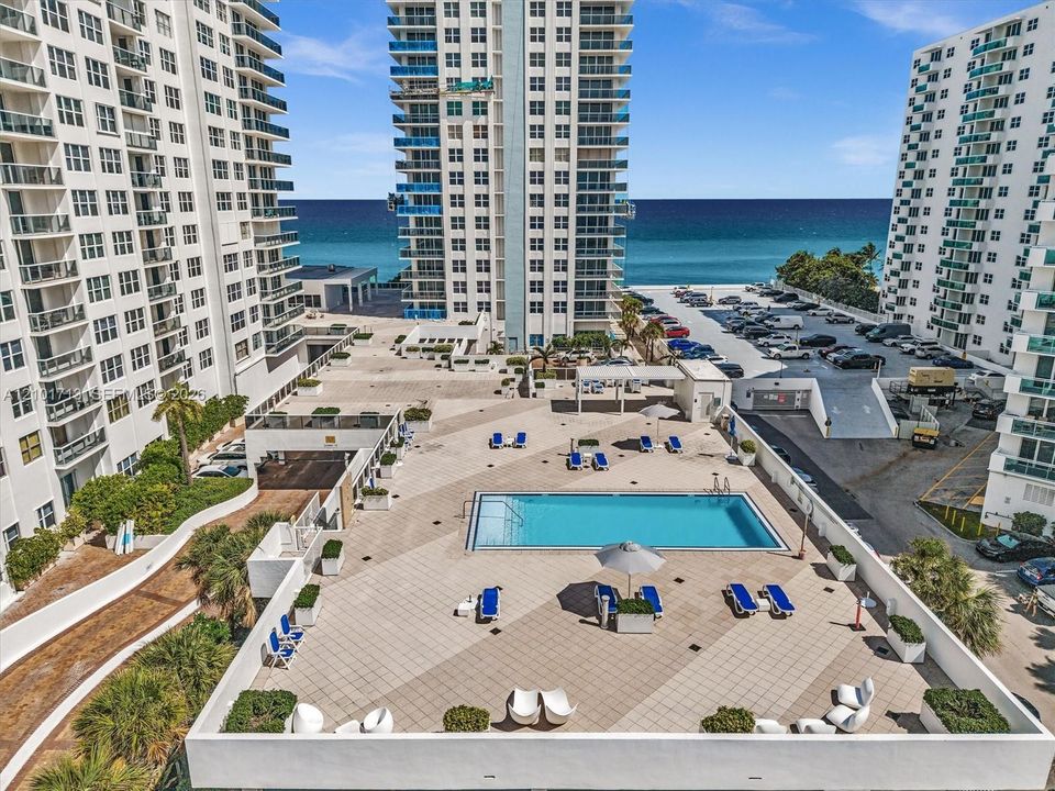 For Sale: $650,000 (2 beds, 2 baths, 1360 Square Feet)