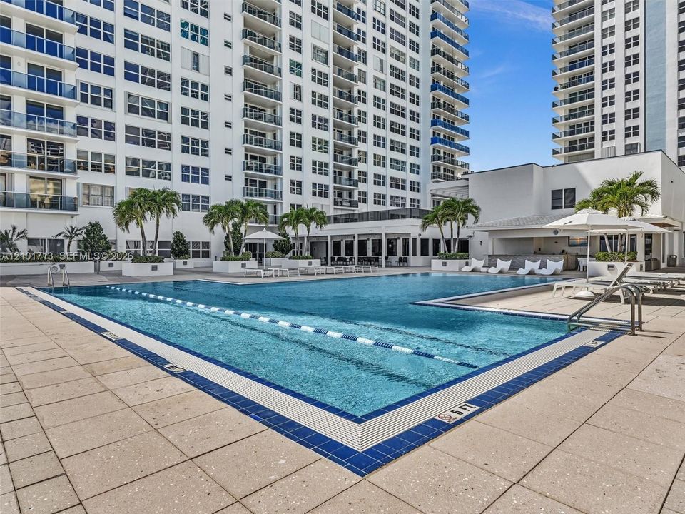For Sale: $650,000 (2 beds, 2 baths, 1360 Square Feet)