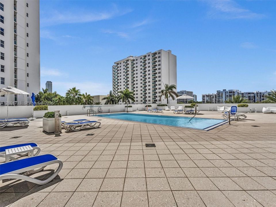 For Sale: $650,000 (2 beds, 2 baths, 1360 Square Feet)