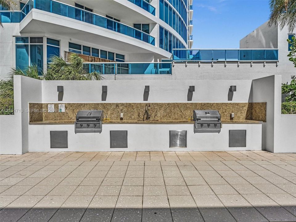 For Sale: $650,000 (2 beds, 2 baths, 1360 Square Feet)