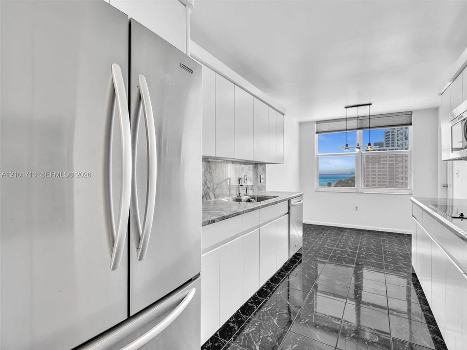 For Sale: $650,000 (2 beds, 2 baths, 1360 Square Feet)