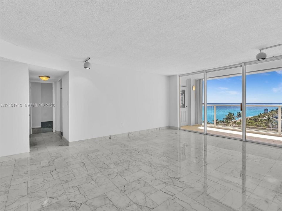 For Sale: $650,000 (2 beds, 2 baths, 1360 Square Feet)