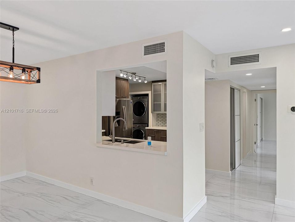 For Sale: $330,000 (2 beds, 2 baths, 1200 Square Feet)