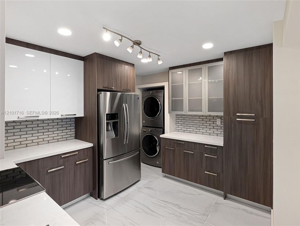 For Sale: $330,000 (2 beds, 2 baths, 1200 Square Feet)