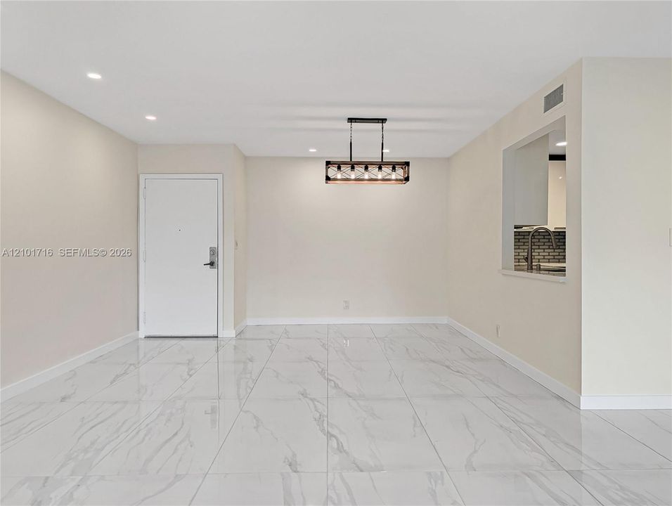 For Sale: $330,000 (2 beds, 2 baths, 1200 Square Feet)