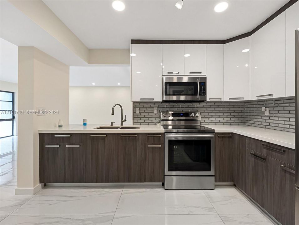 For Sale: $330,000 (2 beds, 2 baths, 1200 Square Feet)