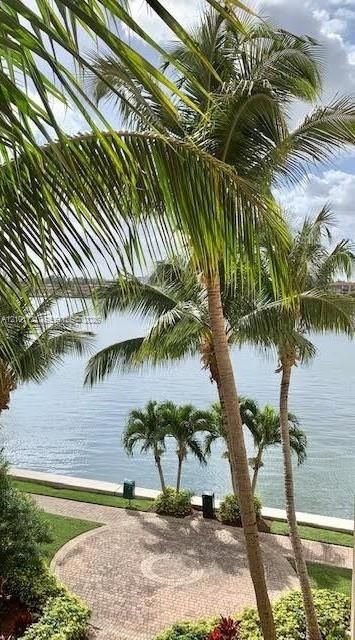 For Rent: $2,600 (2 beds, 2 baths, 1024 Square Feet)
