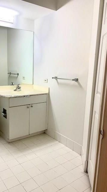 For Rent: $2,600 (2 beds, 2 baths, 1024 Square Feet)