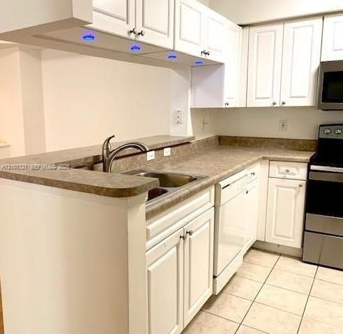 For Rent: $2,600 (2 beds, 2 baths, 1024 Square Feet)