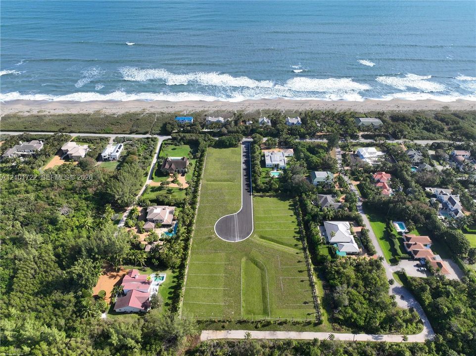 На продажу: $2,900,000 (0.58 acres)