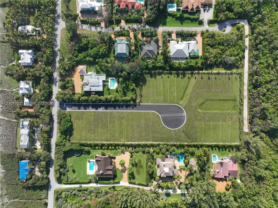 На продажу: $2,900,000 (0.58 acres)