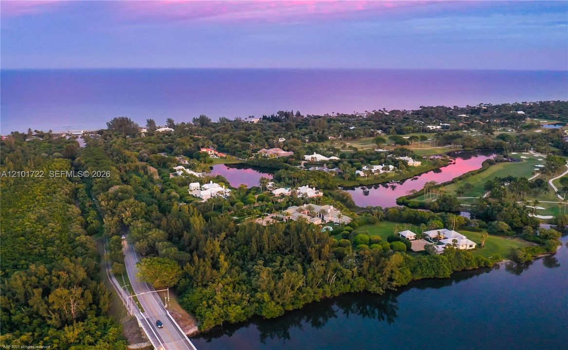 На продажу: $2,900,000 (0.58 acres)
