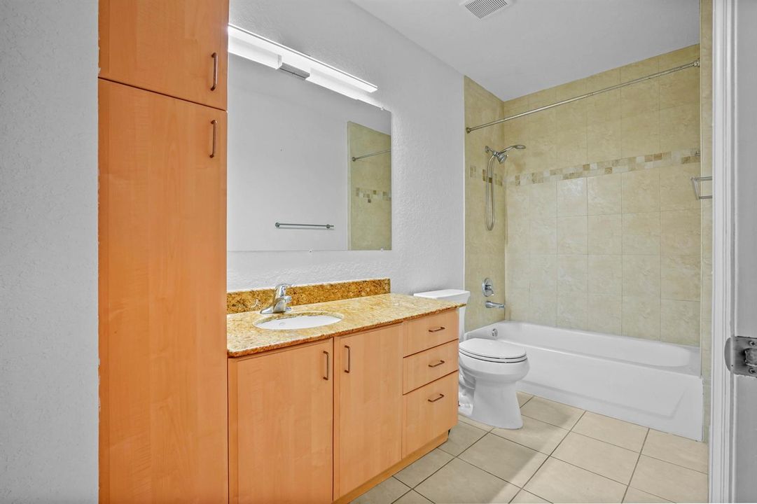 27 Bathroom 01