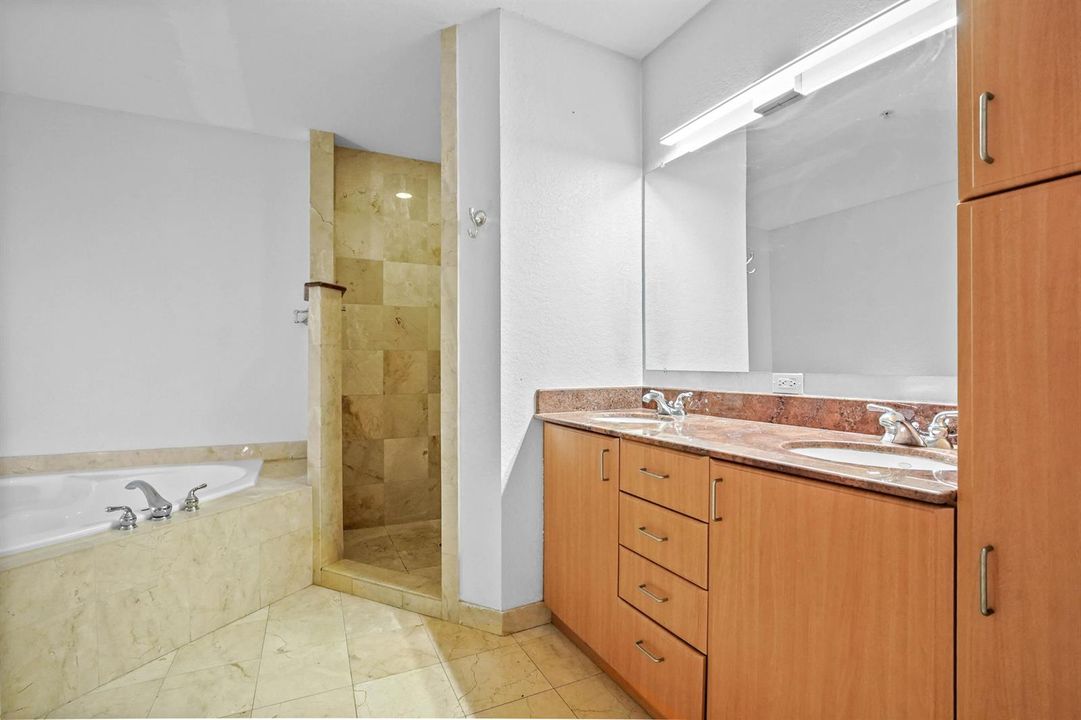 18 Bathroom 01