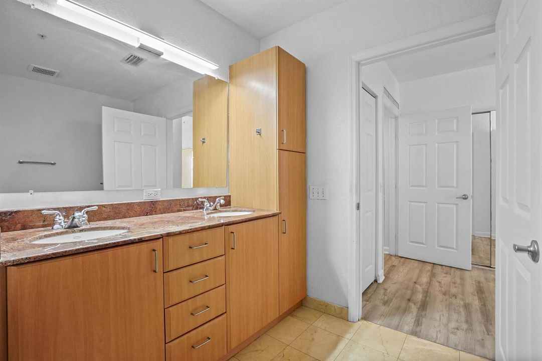 20 Bathroom 03