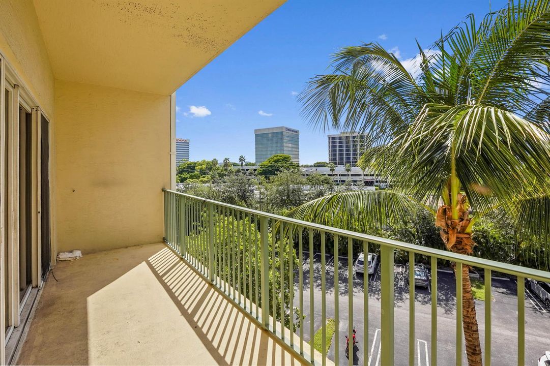 29 Balcony 02