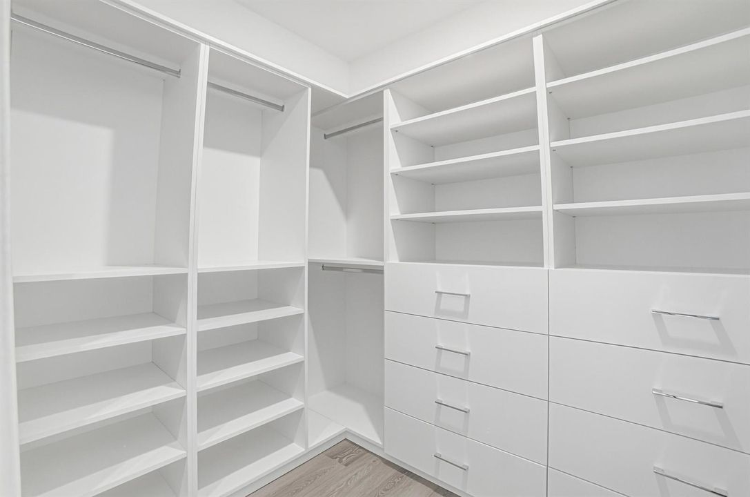 Bedroom1-Closet