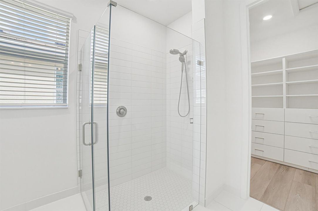 Bedroom1-Shower