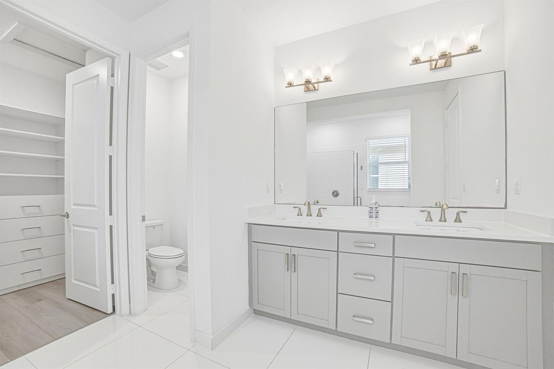 Bedroom1-Bathroom