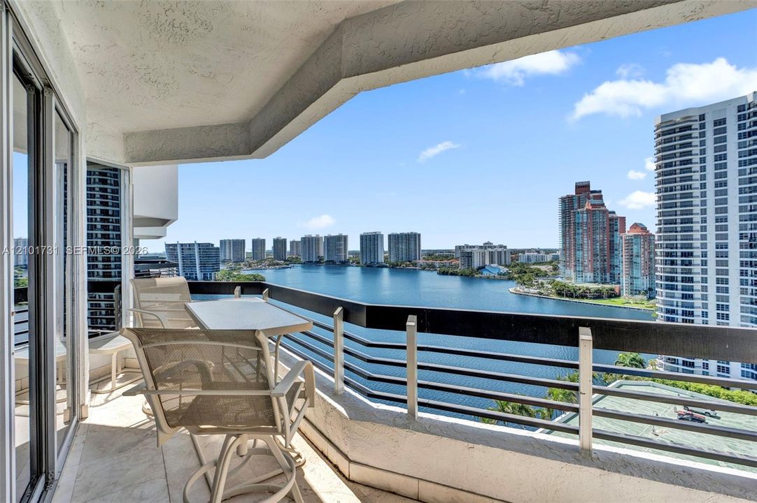 En Venta: $439,000 (2 camas, 2 baños, 1091 Pies cuadrados)