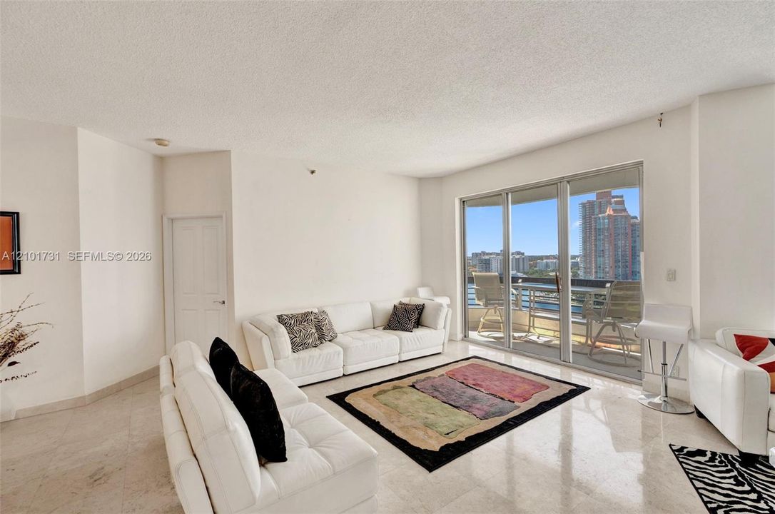 En Venta: $439,000 (2 camas, 2 baños, 1091 Pies cuadrados)