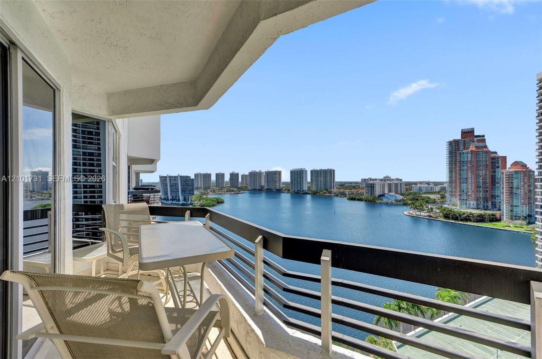 En Venta: $439,000 (2 camas, 2 baños, 1091 Pies cuadrados)