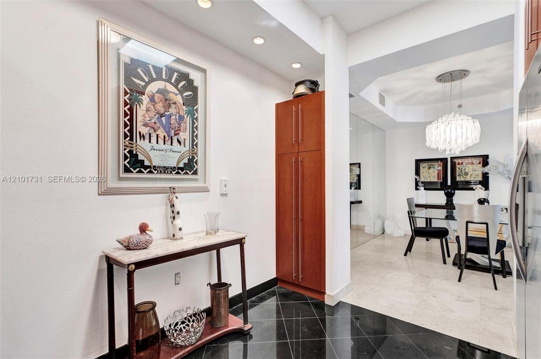 En Venta: $439,000 (2 camas, 2 baños, 1091 Pies cuadrados)