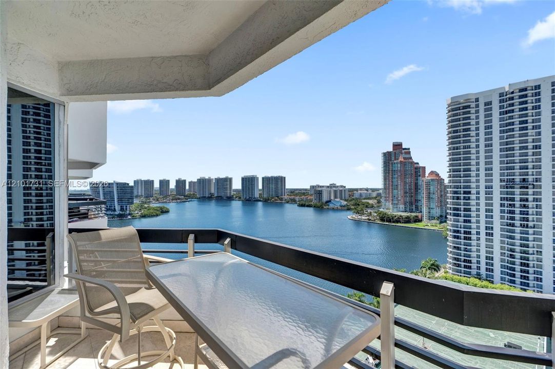 En Venta: $439,000 (2 camas, 2 baños, 1091 Pies cuadrados)
