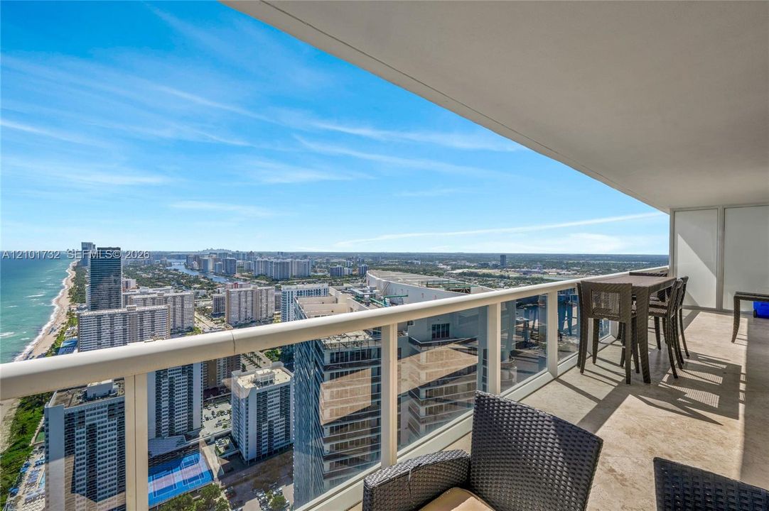 В аренду: $9,800 (3 спален, 3 ванн, 1733 Квадратных фут)