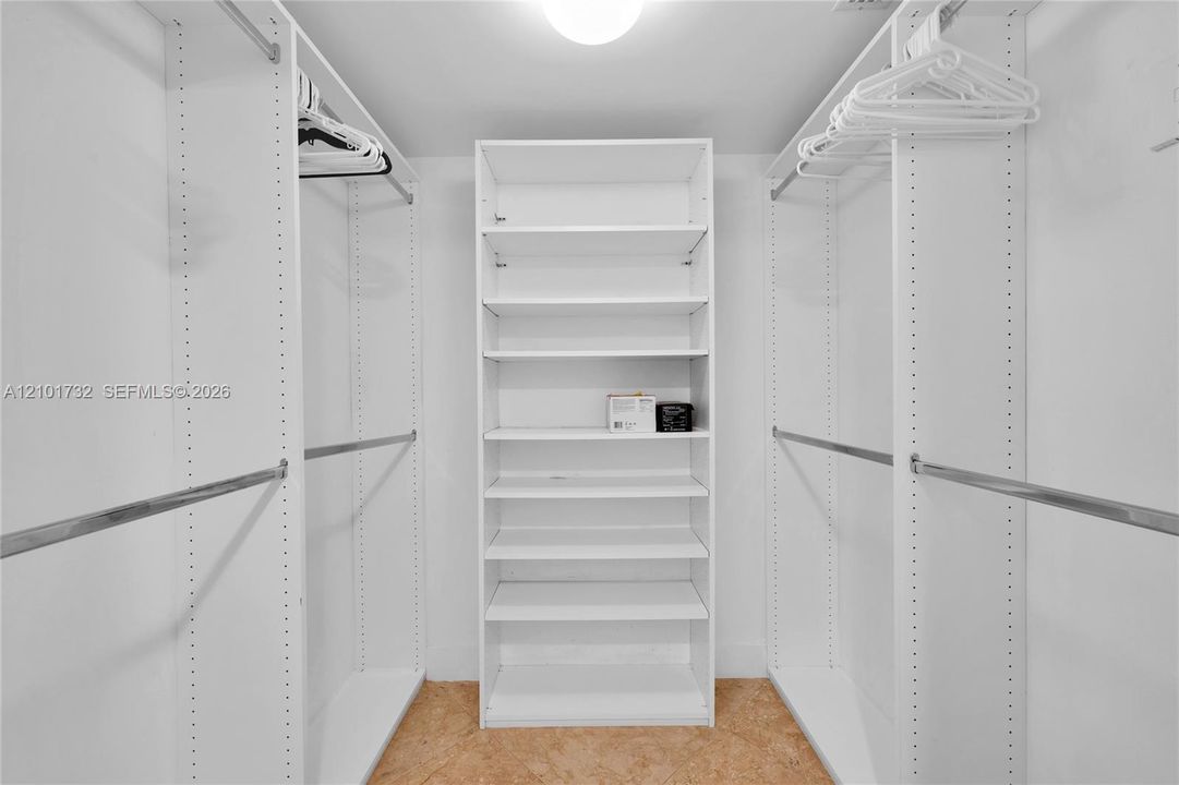 В аренду: $9,800 (3 спален, 3 ванн, 1733 Квадратных фут)