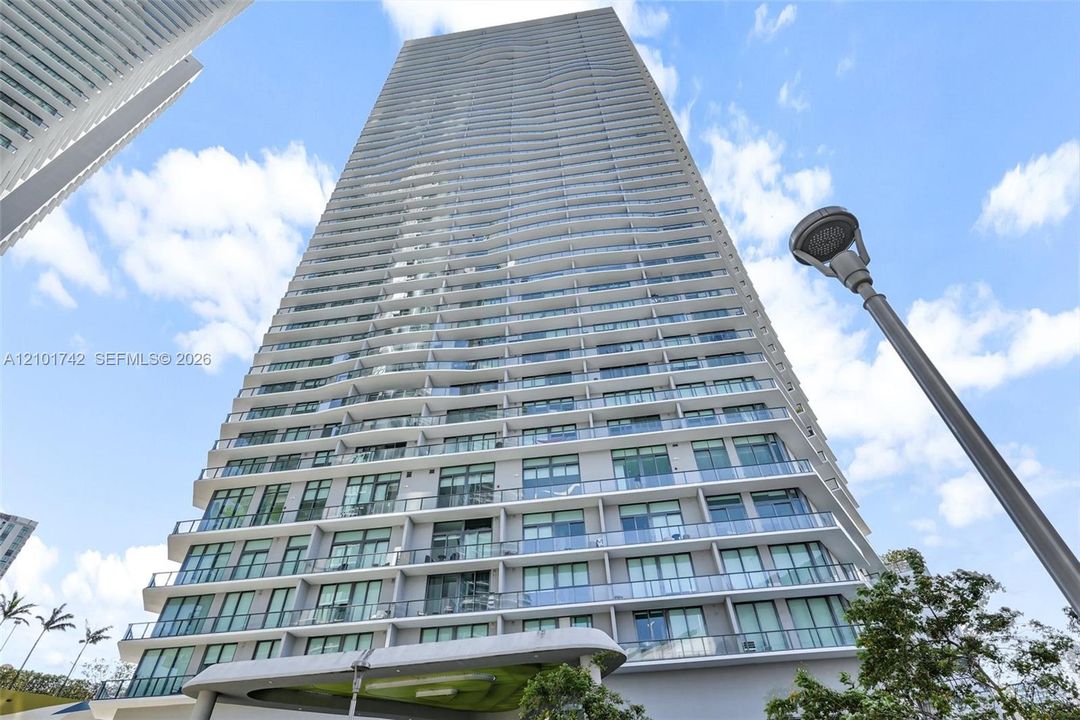 出租: $4,950 (3 贝兹, 2 浴室, 1110 平方英尺)