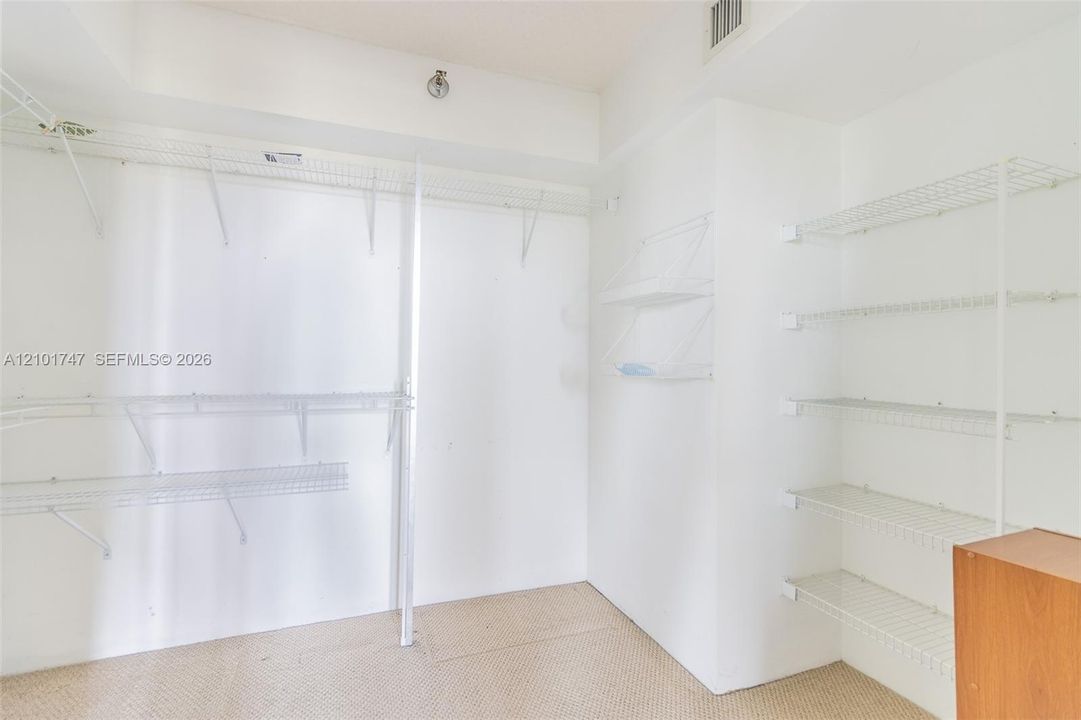 En Venta: $365,000 (2 camas, 2 baños, 1361 Pies cuadrados)
