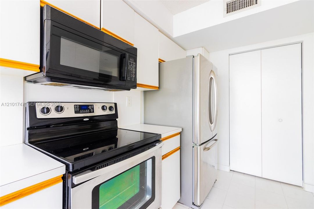 En Venta: $365,000 (2 camas, 2 baños, 1361 Pies cuadrados)