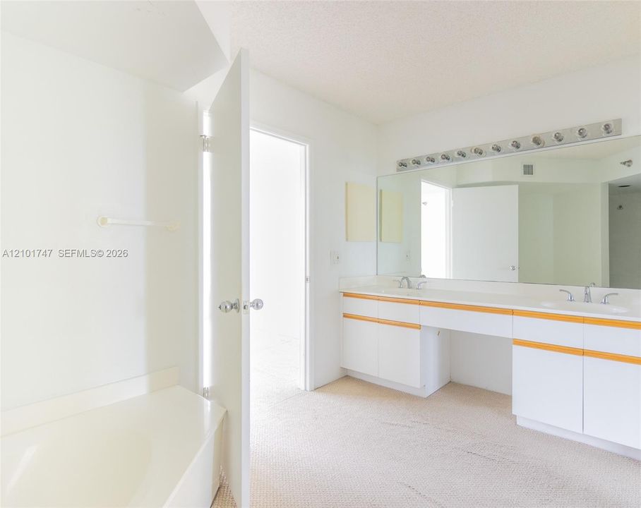 En Venta: $365,000 (2 camas, 2 baños, 1361 Pies cuadrados)