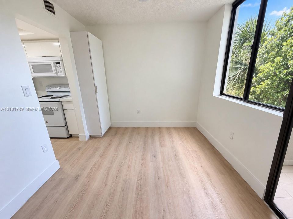 En Venta: $250,000 (2 camas, 2 baños, 1074 Pies cuadrados)