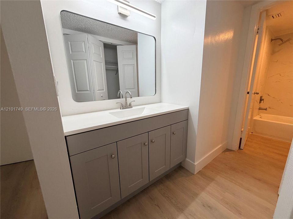 En Venta: $250,000 (2 camas, 2 baños, 1074 Pies cuadrados)