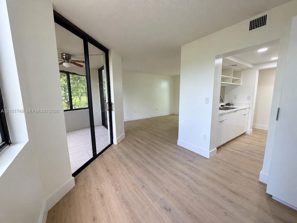 En Venta: $250,000 (2 camas, 2 baños, 1074 Pies cuadrados)