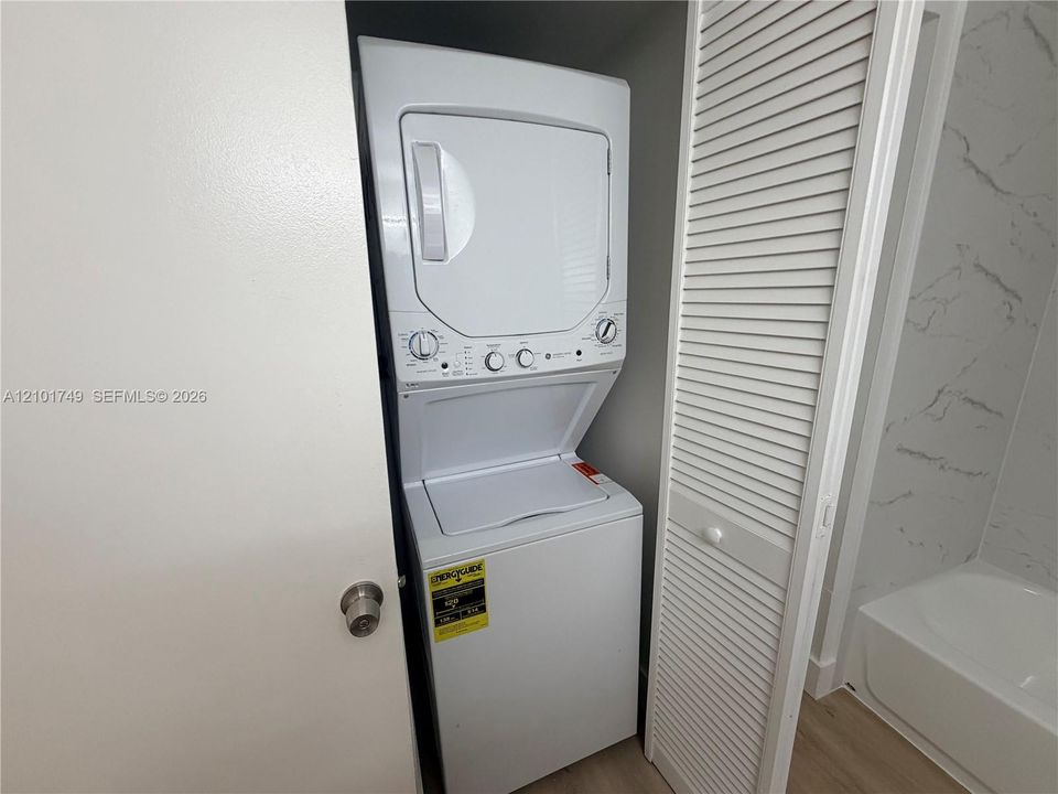 En Venta: $250,000 (2 camas, 2 baños, 1074 Pies cuadrados)