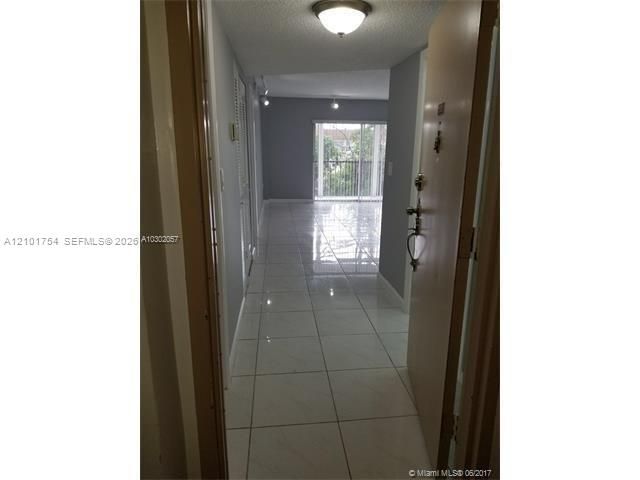 For Sale: $110,000 (1 beds, 1 baths, 783 Square Feet)
