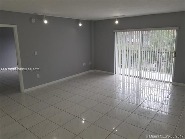 For Sale: $110,000 (1 beds, 1 baths, 783 Square Feet)