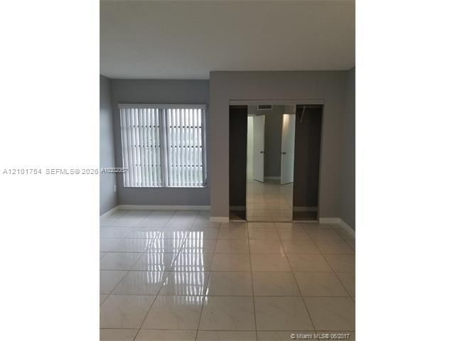 For Sale: $110,000 (1 beds, 1 baths, 783 Square Feet)