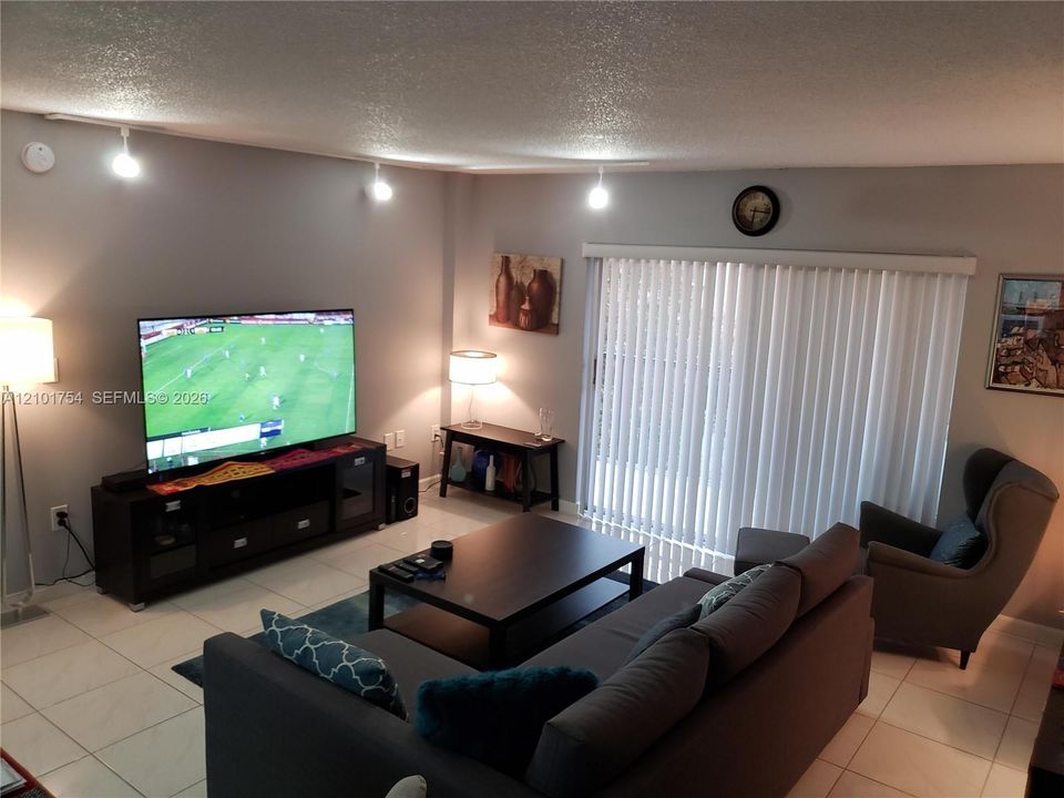 For Sale: $110,000 (1 beds, 1 baths, 783 Square Feet)