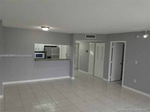 For Sale: $110,000 (1 beds, 1 baths, 783 Square Feet)