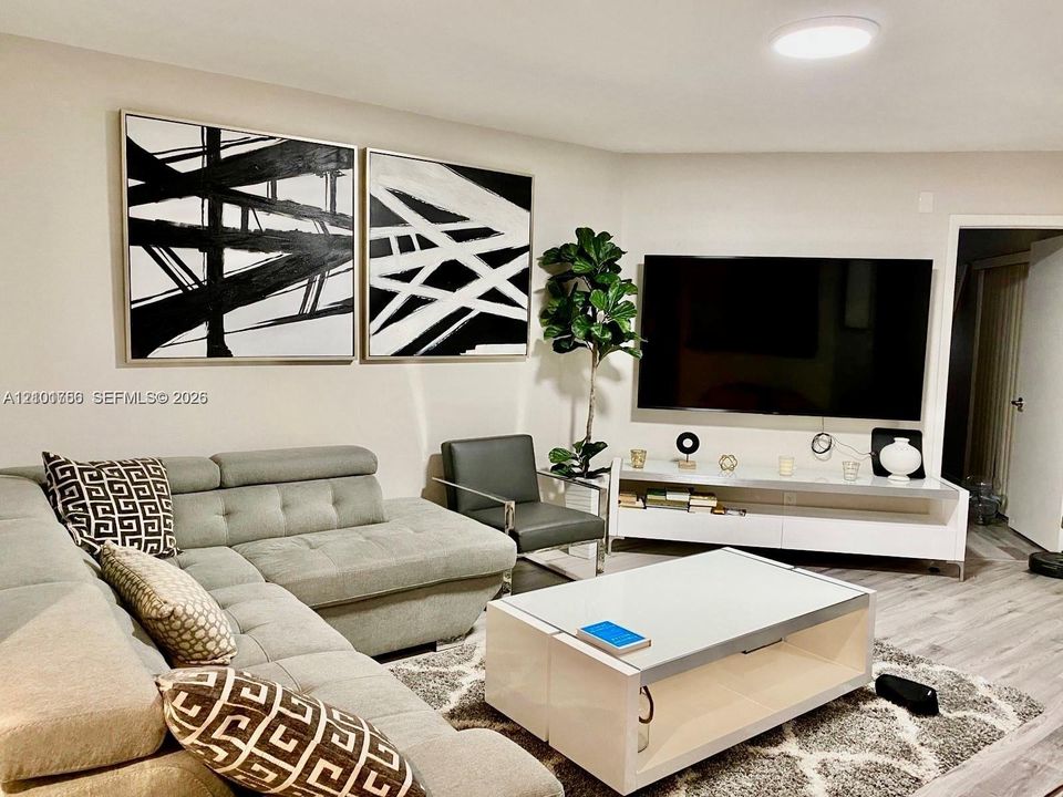 В аренду: $2,550 (2 спален, 2 ванн, 1122 Квадратных фут)