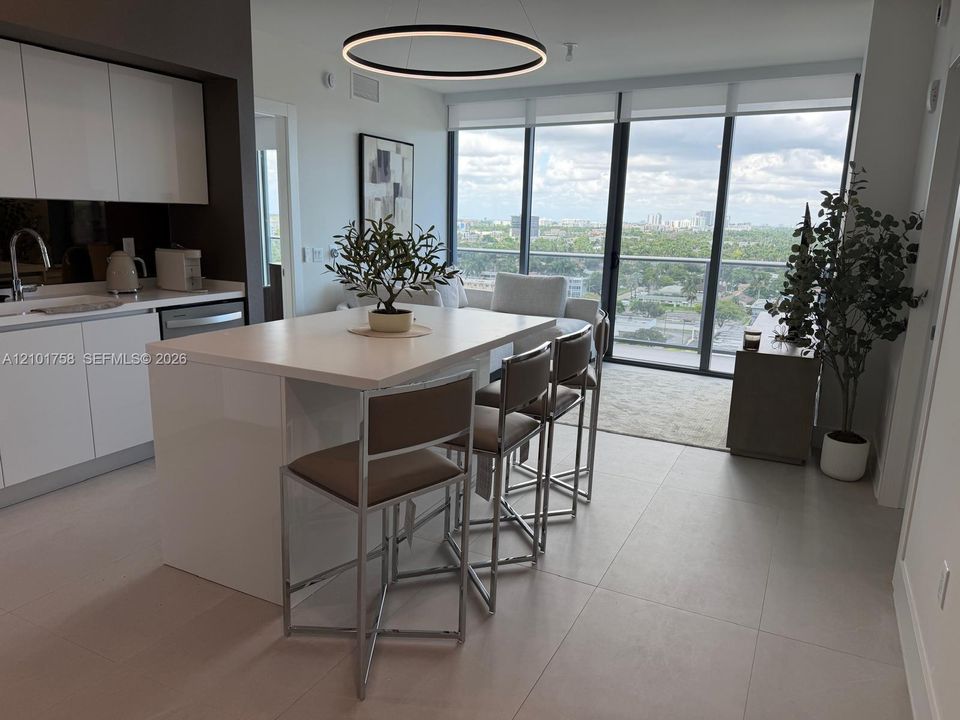На продажу: $1,125,000 (2 спален, 2 ванн, 1226 Квадратных фут)