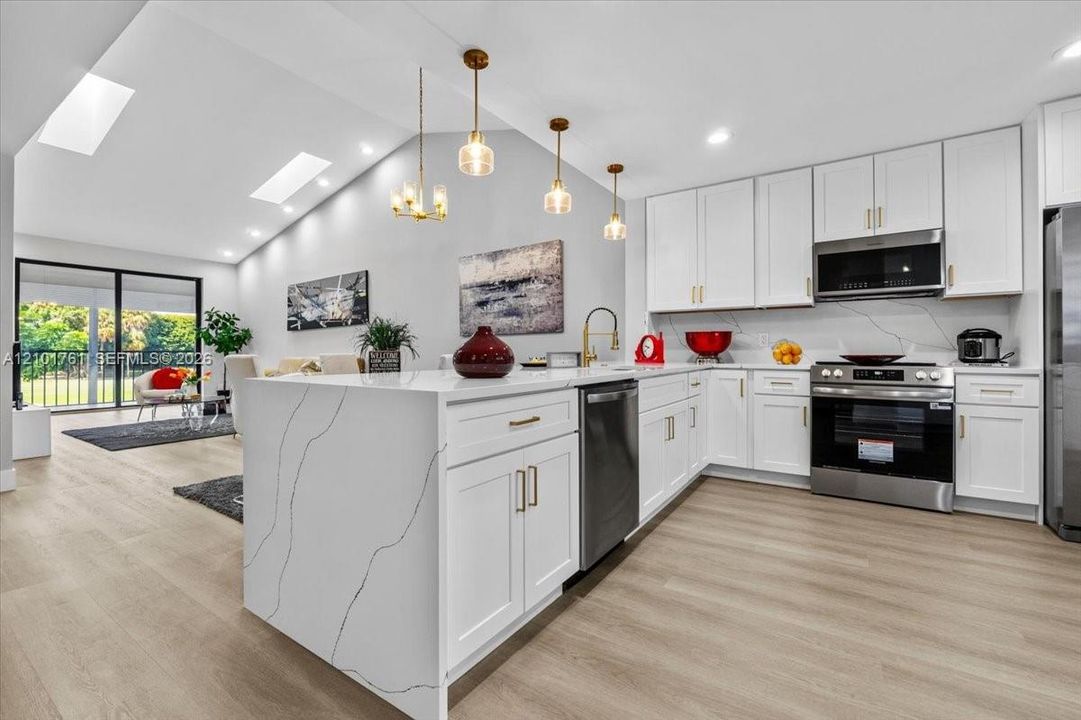 En Venta: $544,900 (3 camas, 2 baños, 1572 Pies cuadrados)